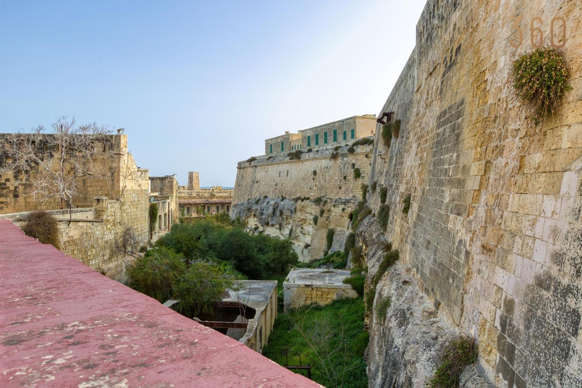 Comfortable 1br With Maltese Balcony In By 360 Estates Valletta